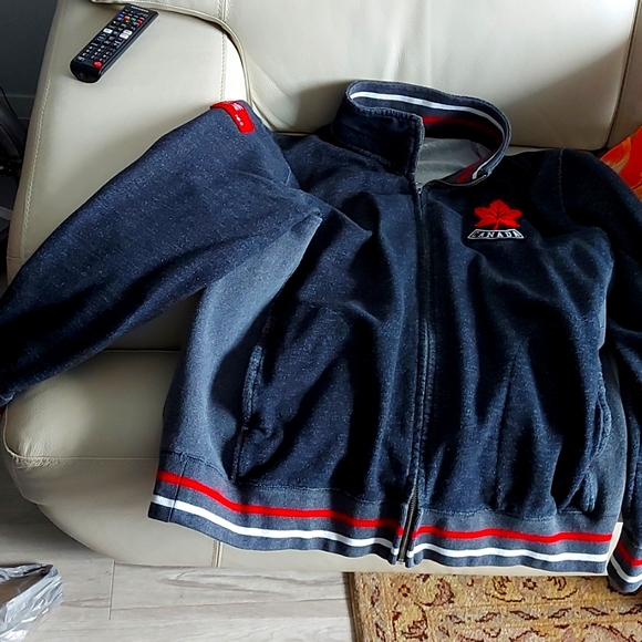 Zip up sweatshirt canada - Picture 1 of 5